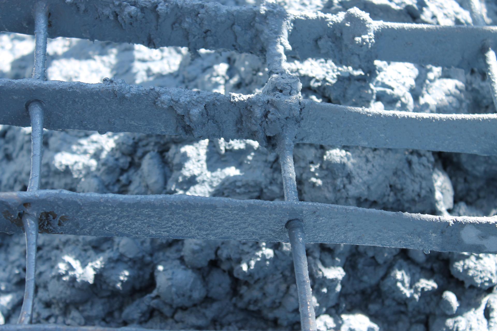 Ein Gitter über einer Spezial-Betonmischung